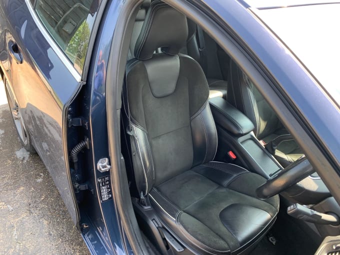 2025 Volvo V40