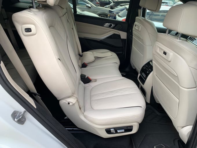 2025 BMW X7