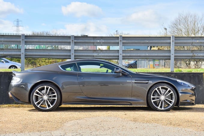 2025 Aston Martin Dbs