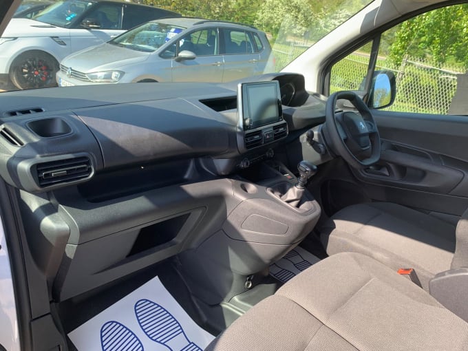 2025 Peugeot Partner
