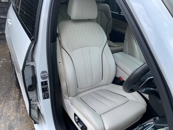 2025 BMW X7