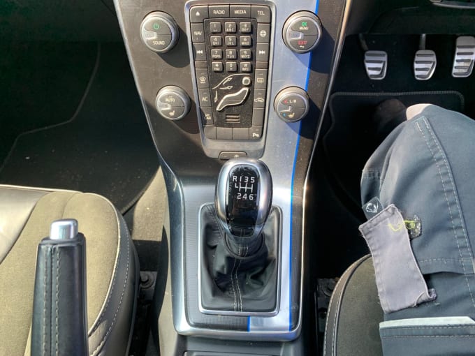 2025 Volvo V40