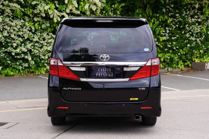 2013 Toyota Alphard