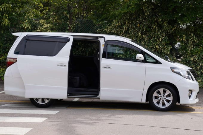 2010 Toyota Alphard