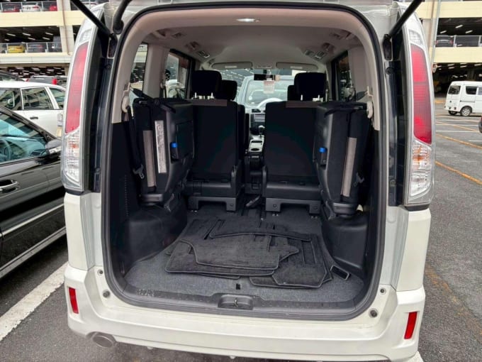 2012 Nissan Serena