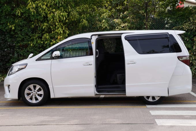 2010 Toyota Alphard