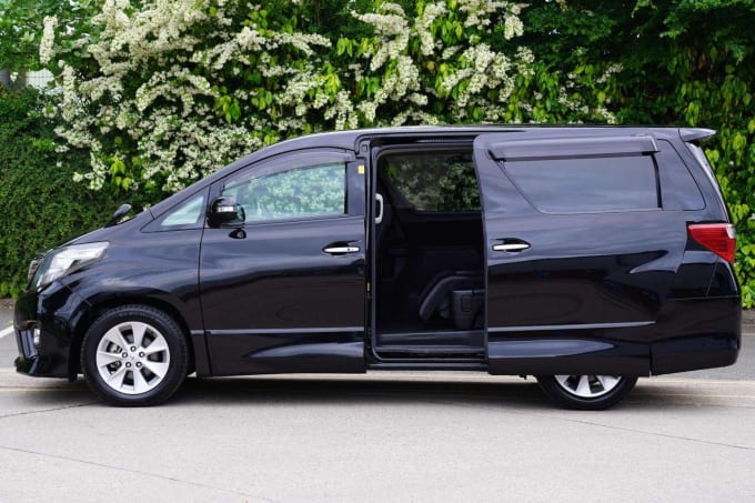 2013 Toyota Alphard