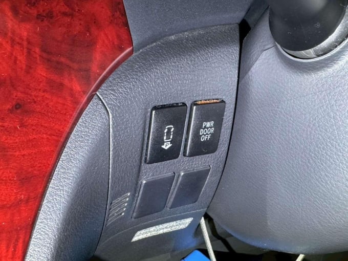 2009 Toyota Vellfire