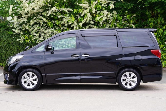 2013 Toyota Alphard