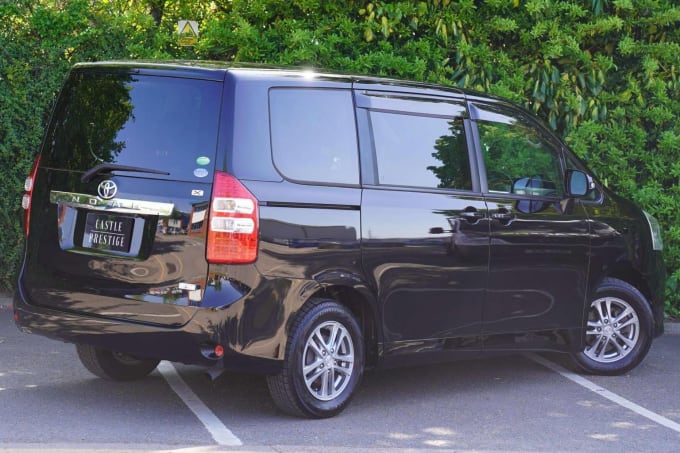 2012 Toyota Noah