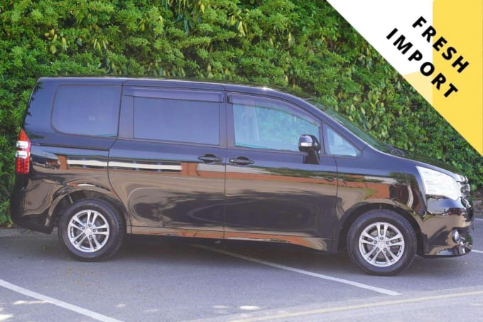2012 Toyota Noah