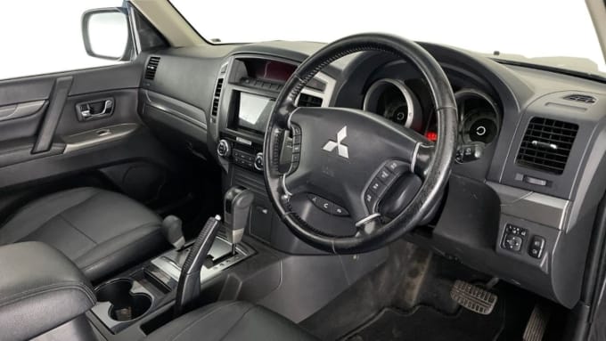 2025 Mitsubishi Shogun