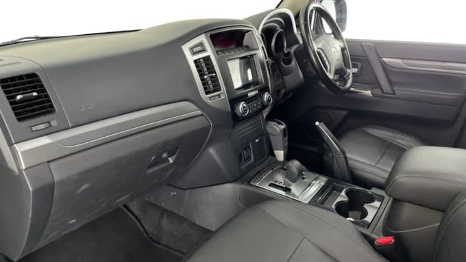 2025 Mitsubishi Shogun