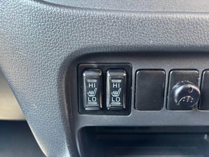 2025 Mitsubishi L200