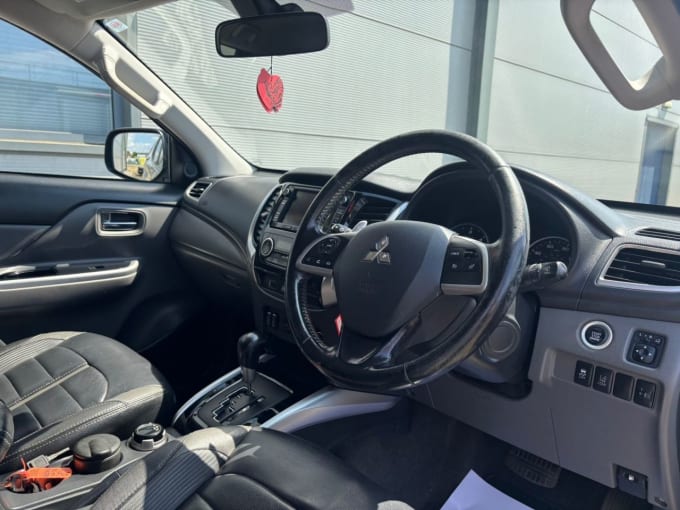 2025 Mitsubishi L200