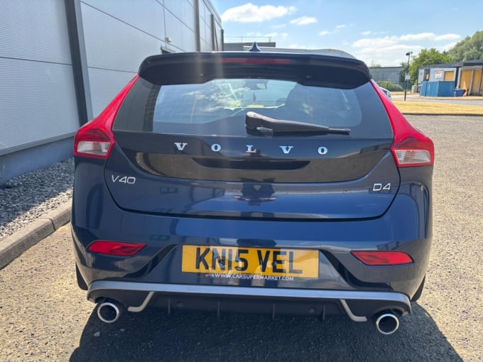 2025 Volvo V40
