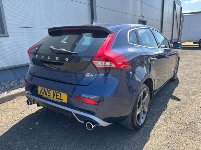 2025 Volvo V40