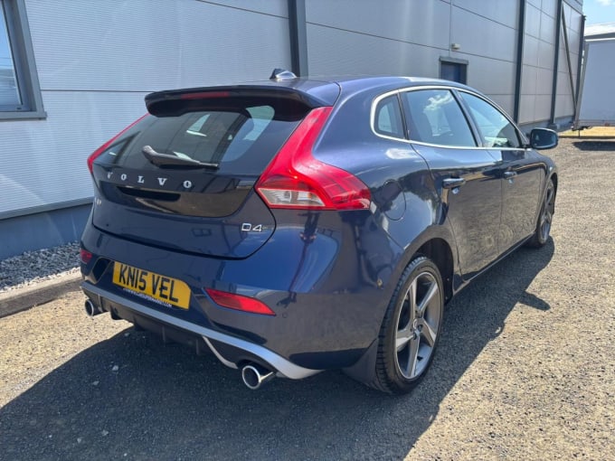 2025 Volvo V40