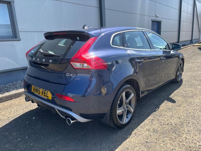 2025 Volvo V40