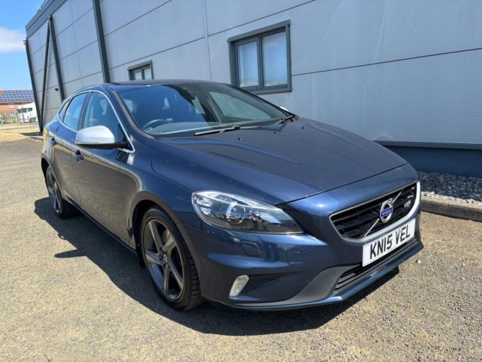 2025 Volvo V40