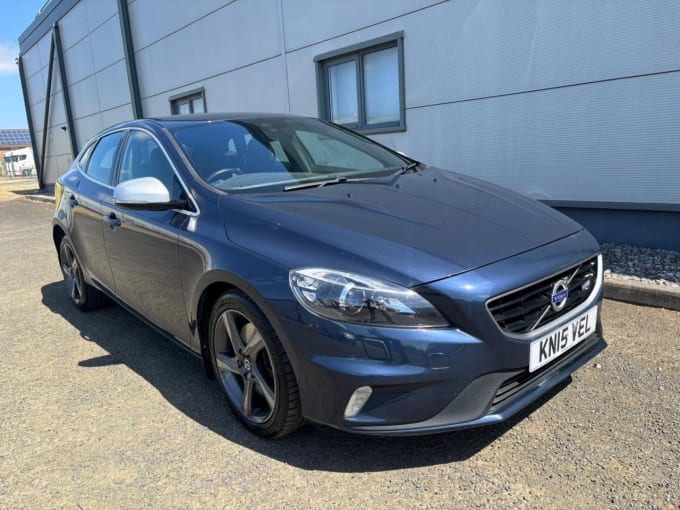 2025 Volvo V40