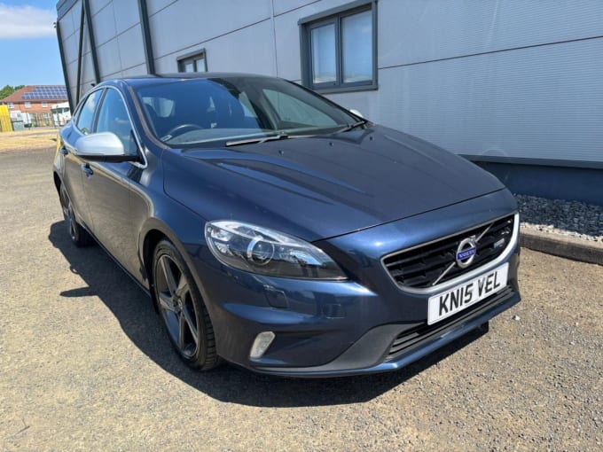 2025 Volvo V40