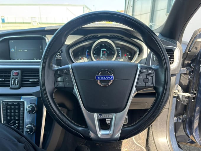 2025 Volvo V40