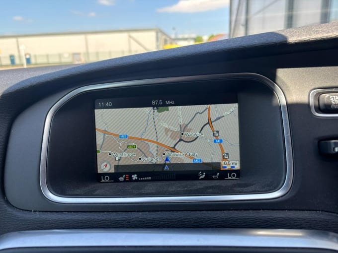 2025 Volvo V40