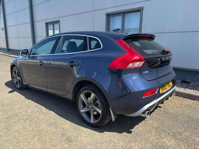2025 Volvo V40