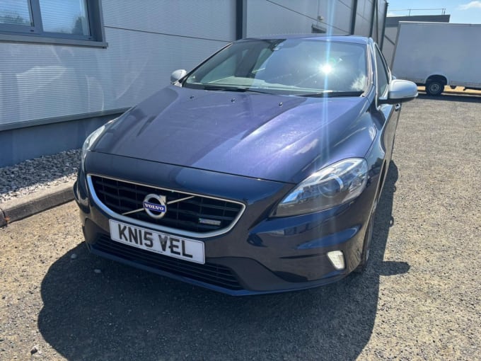 2025 Volvo V40