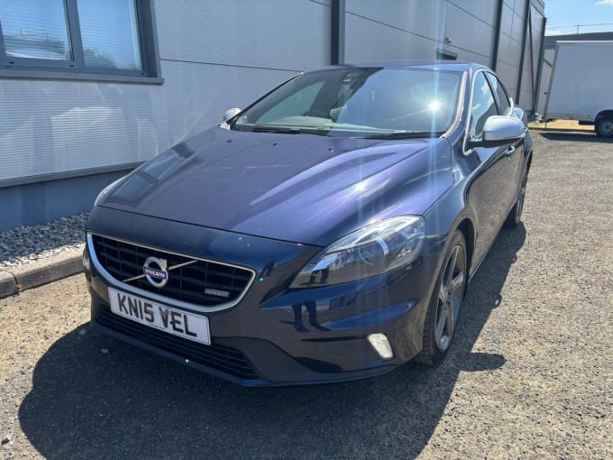 2025 Volvo V40