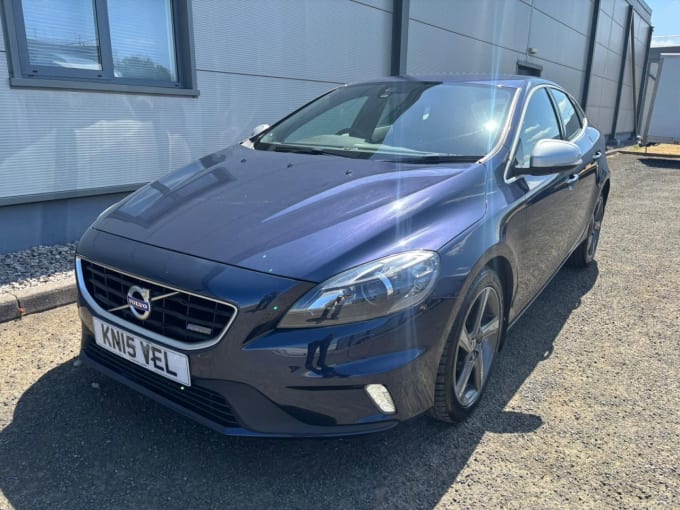 2025 Volvo V40