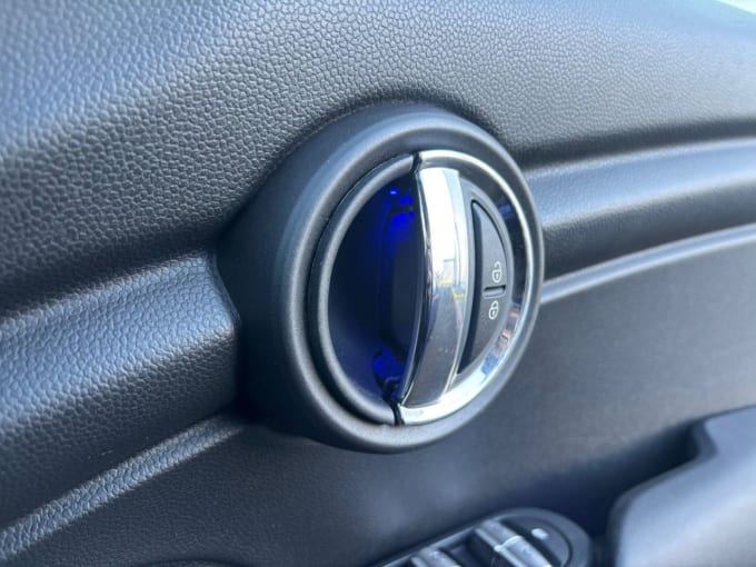 2018 Mini Hatch