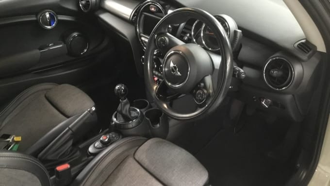 2025 Mini Hatch