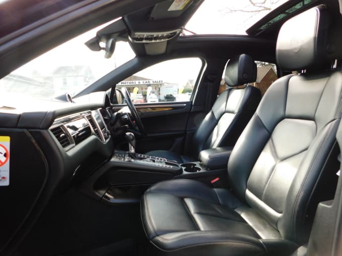 2025 Porsche Macan