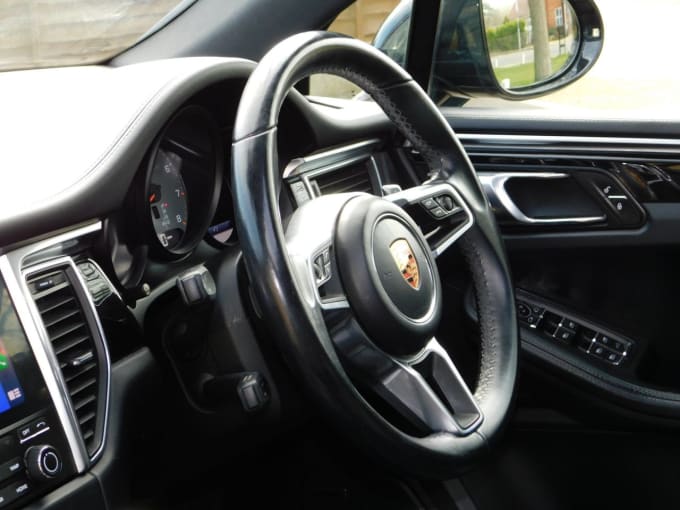 2025 Porsche Macan
