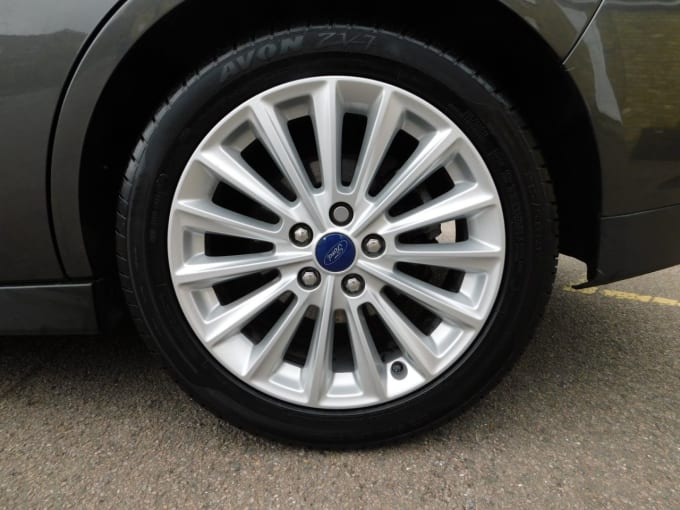 2025 Ford C-max