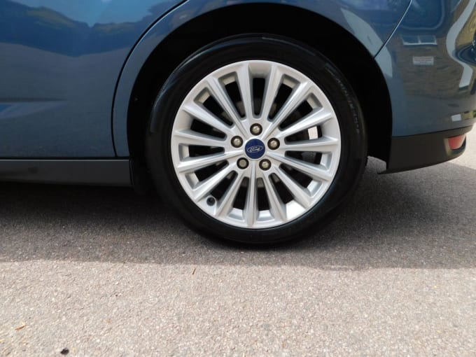 2025 Ford C-max