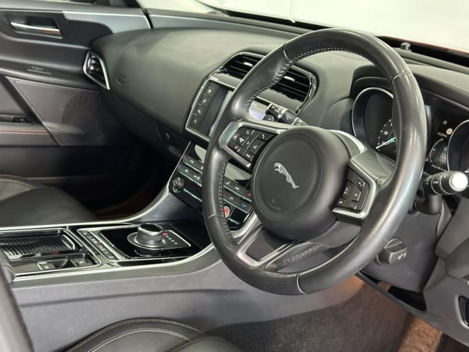 2025 Jaguar Xe