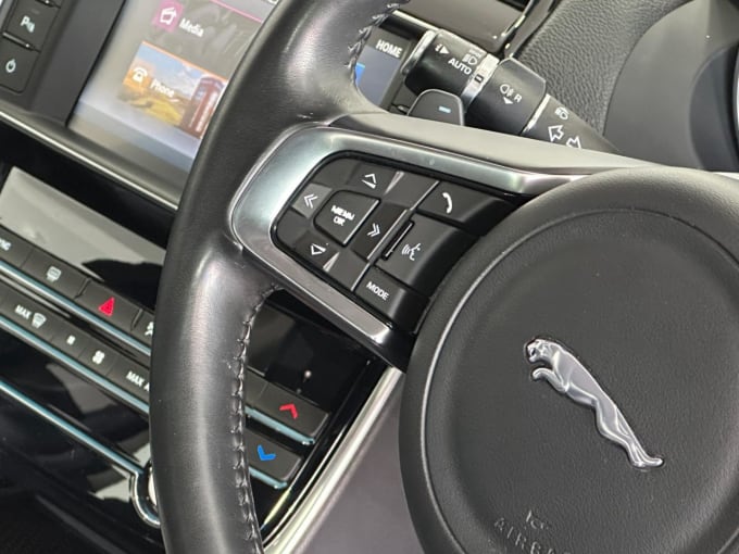 2025 Jaguar Xe