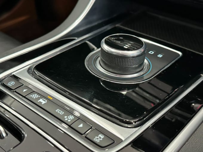 2025 Jaguar Xe