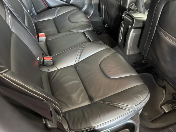 2025 Volvo V40