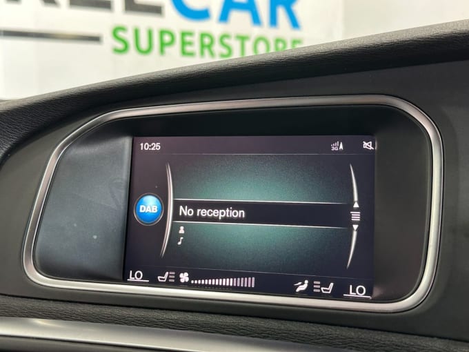 2025 Volvo V40
