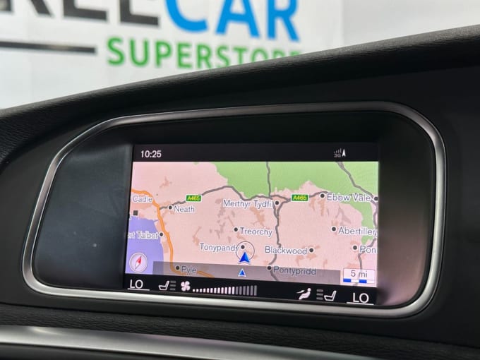 2025 Volvo V40
