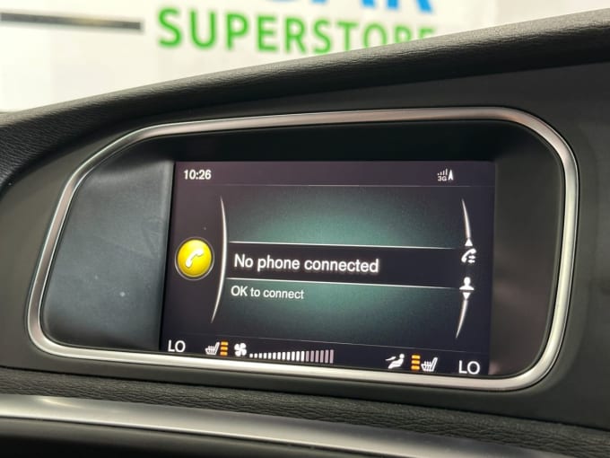 2025 Volvo V40