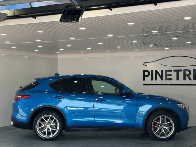 2025 Alfa Romeo Stelvio