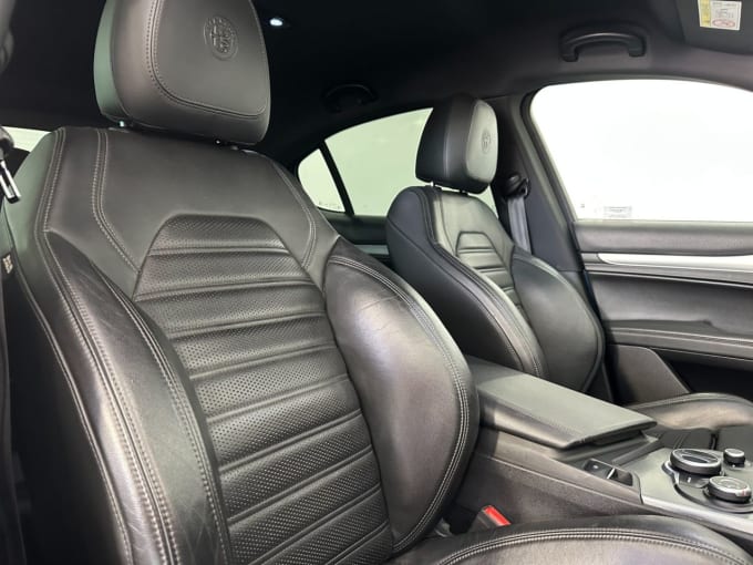 2025 Alfa Romeo Stelvio