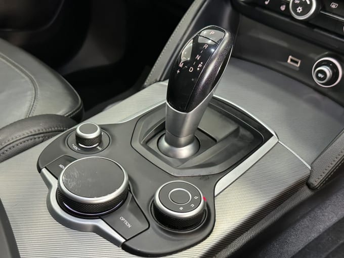 2025 Alfa Romeo Stelvio