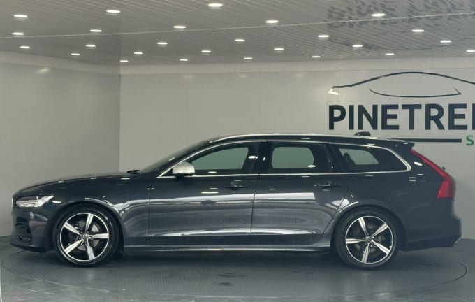 2025 Volvo V90