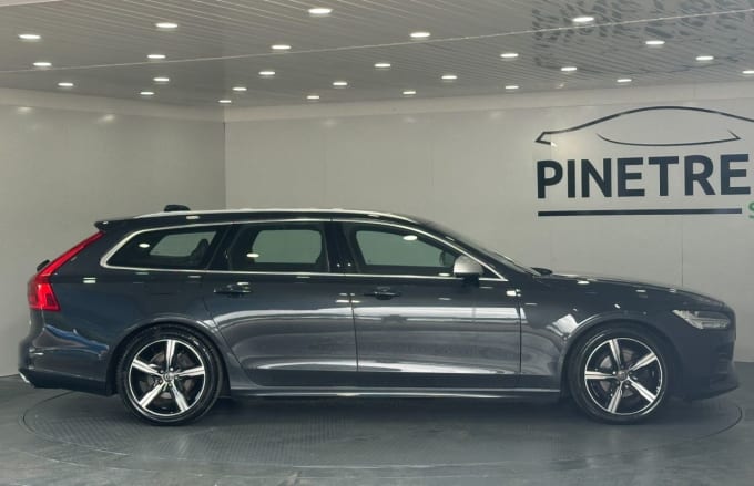 2025 Volvo V90